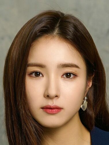 Shin Se-kyung (신세경)